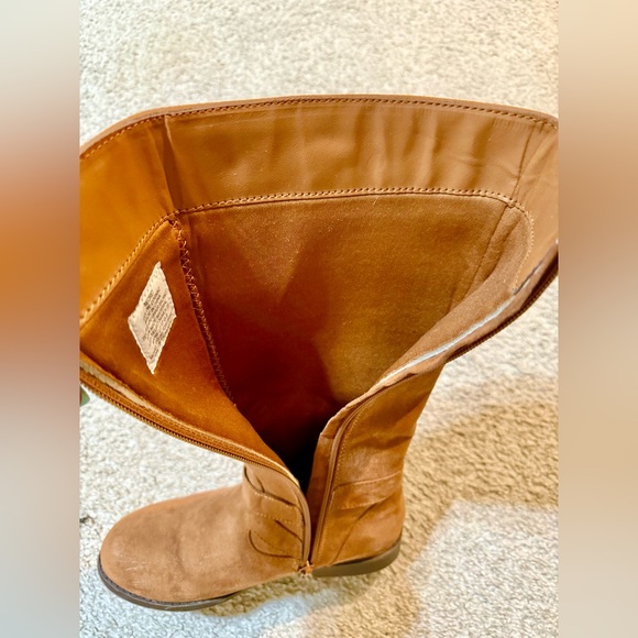 Girls size 3 Michael Kors, suede knee high boots. Like new. Worn once. Gorgeous! - Picture 8 of 14